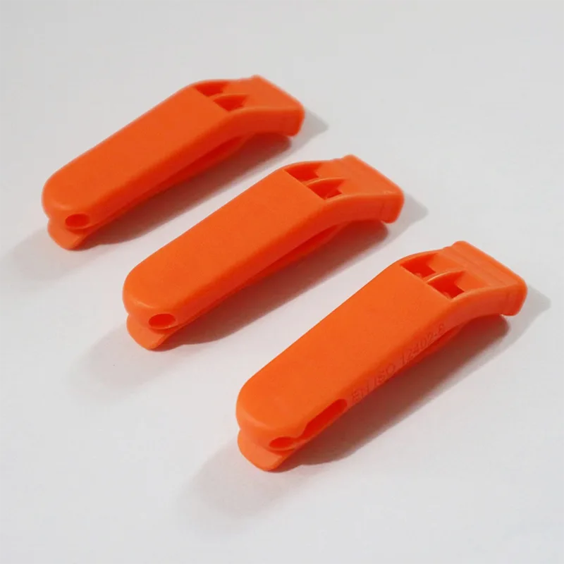 Vad är plastvisslor gjorda av?